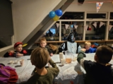 Sinterklaasfeest bij S.K.N.W.K. voor JO7-1 van vrijdag 1 december 2023 (123/180)